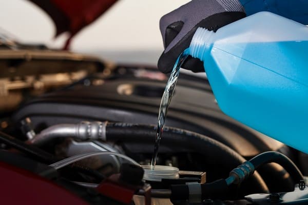 Заміна охолоджувальної рідини: коли це потрібно та як зробити