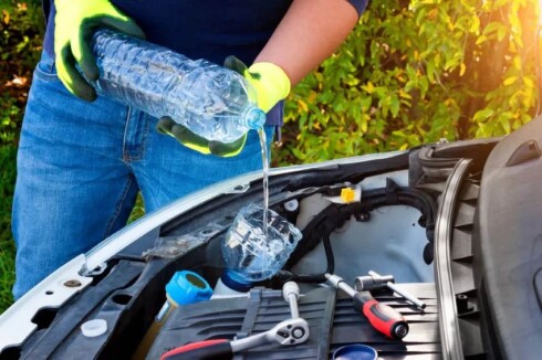 Чи можна в антифриз доливати воду