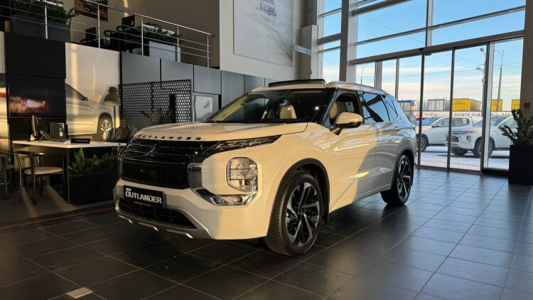 OUTLANDER ULTIMATE 2.5 CVT 4WD