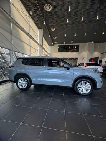 OUTLANDER INTENSE 2.5 CVT 4WD