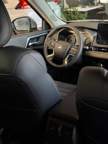 OUTLANDER INTENSE 2.5 CVT 4WD