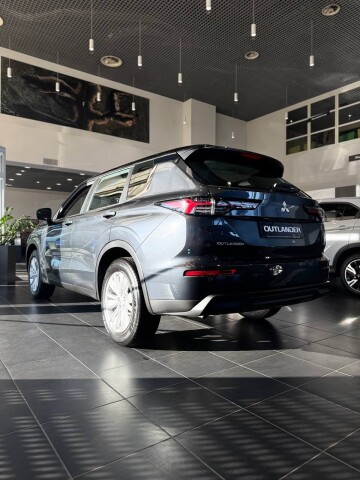 OUTLANDER BUSINESS 2.5 CVT 2WD