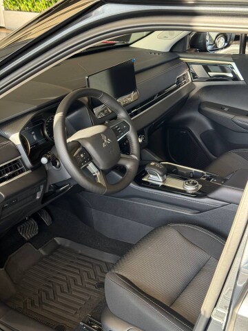 OUTLANDER BUSINESS 2.5 CVT 2WD