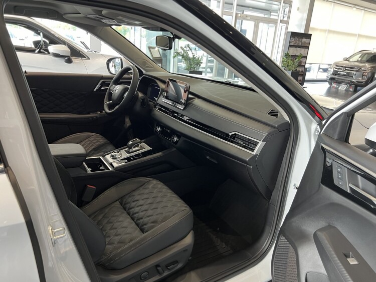 OUTLANDER ULTIMATE 2.5 CVT 4WD