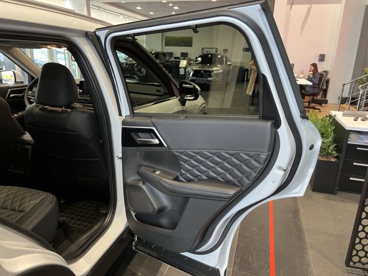 OUTLANDER ULTIMATE 2.5 CVT 4WD