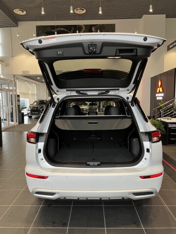 OUTLANDER ULTIMATE 2.5 CVT 4WD