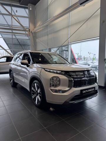 OUTLANDER ULTIMATE 2.5 CVT 4WD