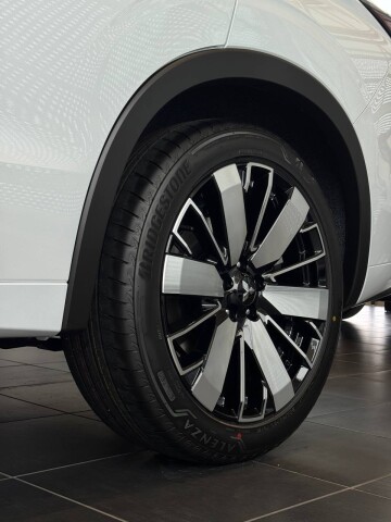 OUTLANDER ULTIMATE 2.5 CVT 4WD