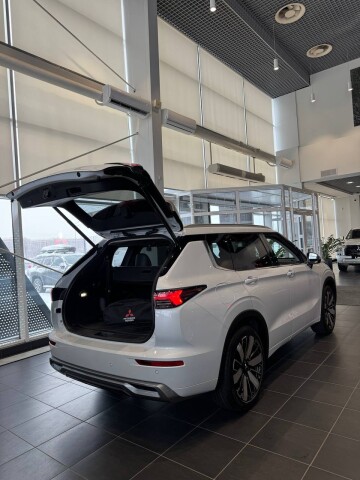 OUTLANDER ULTIMATE 2.5 CVT 4WD