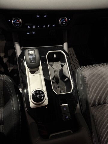 OUTLANDER BUSINESS 2.5 CVT 2WD