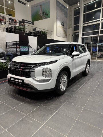 OUTLANDER BUSINESS 2.5 CVT 2WD