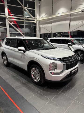 OUTLANDER BUSINESS 2.5 CVT 2WD