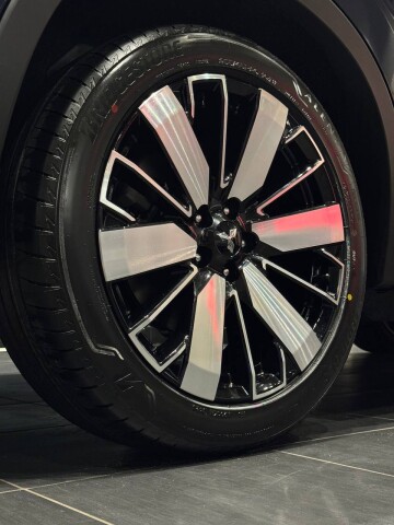 OUTLANDER ULTIMATE 2.5 CVT 4WD