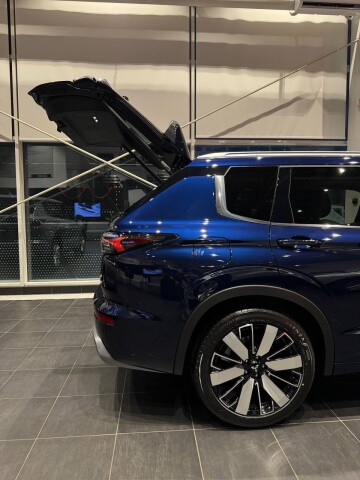 OUTLANDER ULTIMATE 2.5 CVT 4WD