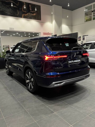 OUTLANDER ULTIMATE 2.5 CVT 4WD