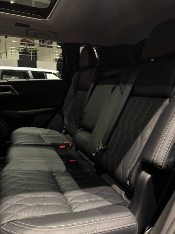 OUTLANDER ULTIMATE 2.5 CVT 4WD