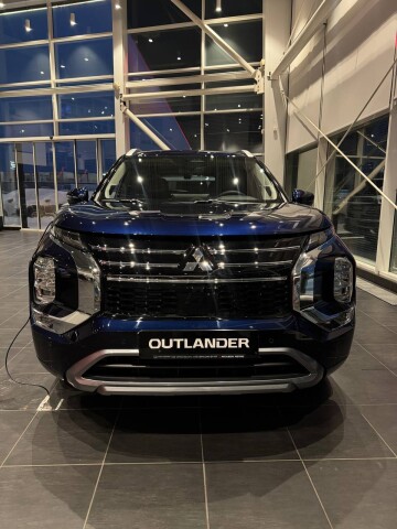 OUTLANDER ULTIMATE 2.5 CVT 4WD