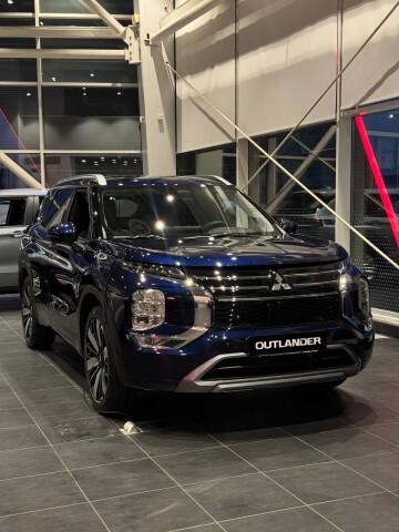 OUTLANDER ULTIMATE 2.5 CVT 4WD