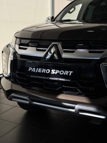 PAJERO SPORT ULTIMATE 3.0V6 8AT 4WD