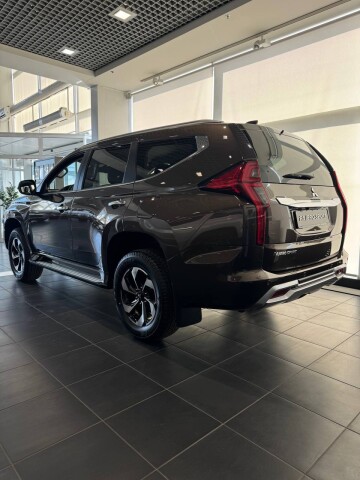 PAJERO SPORT ULTIMATE 3.0V6 8AT 4WD