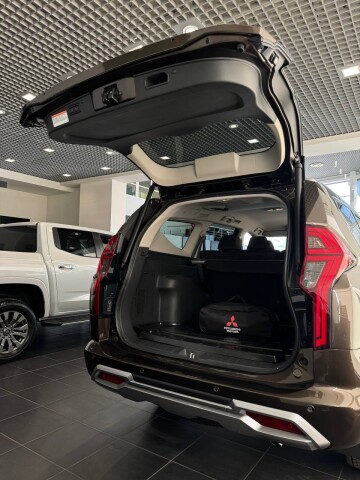 PAJERO SPORT ULTIMATE 3.0V6 8AT 4WD