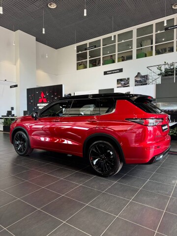OUTLANDER ULTIMATE 2.5 CVT 4WD