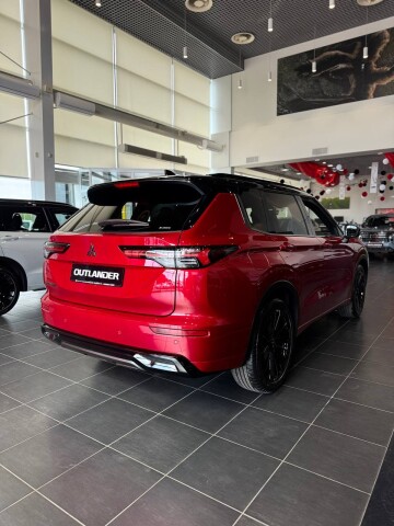 OUTLANDER ULTIMATE 2.5 CVT 4WD