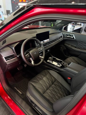 OUTLANDER ULTIMATE 2.5 CVT 4WD