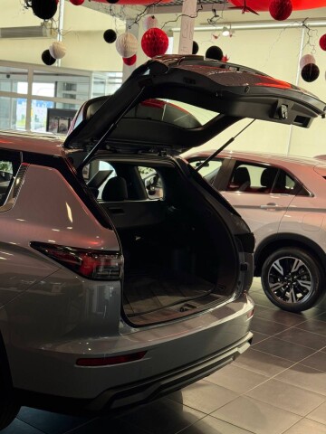 OUTLANDER BUSINESS 2.5 CVT 2WD