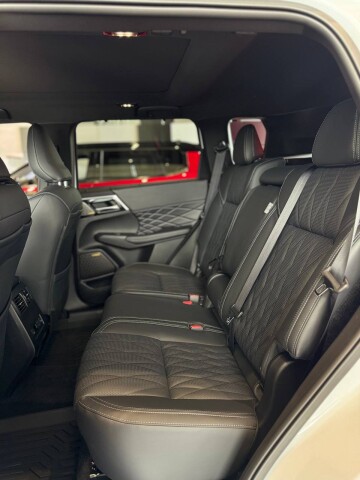 OUTLANDER ULTIMATE 2.5 CVT 4WD
