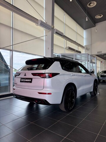 OUTLANDER ULTIMATE 2.5 CVT 4WD