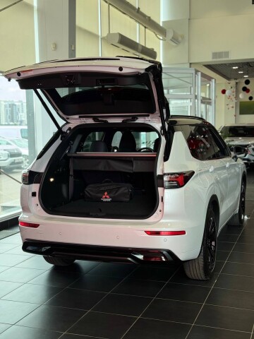 OUTLANDER ULTIMATE 2.5 CVT 4WD
