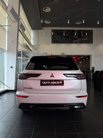 OUTLANDER ULTIMATE 2.5 CVT 4WD