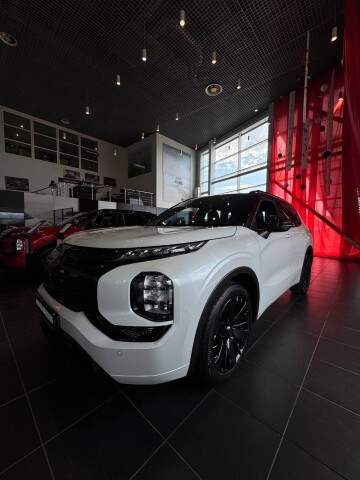 OUTLANDER ULTIMATE 2.5 CVT 4WD