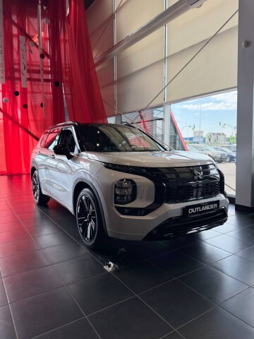 OUTLANDER ULTIMATE 2.5 CVT 4WD