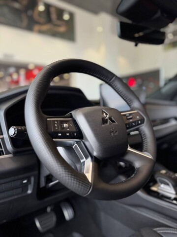 OUTLANDER ULTIMATE 2.5 CVT 4WD