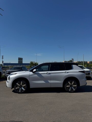 OUTLANDER INTENSE 2.5 CVT 4WD
