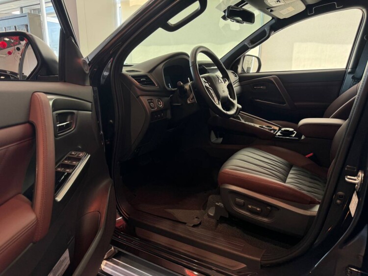 PAJERO SPORT ULTIMATE 3.0V6 8AT 4WD