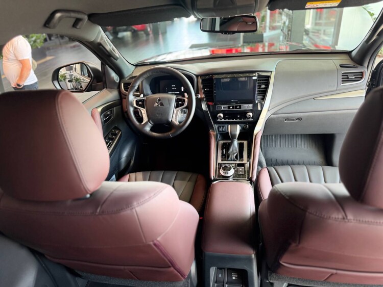 PAJERO SPORT ULTIMATE 3.0V6 8AT 4WD