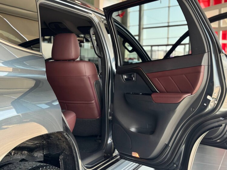 PAJERO SPORT ULTIMATE 3.0V6 8AT 4WD
