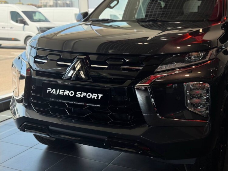 PAJERO SPORT ULTIMATE 3.0V6 8AT 4WD