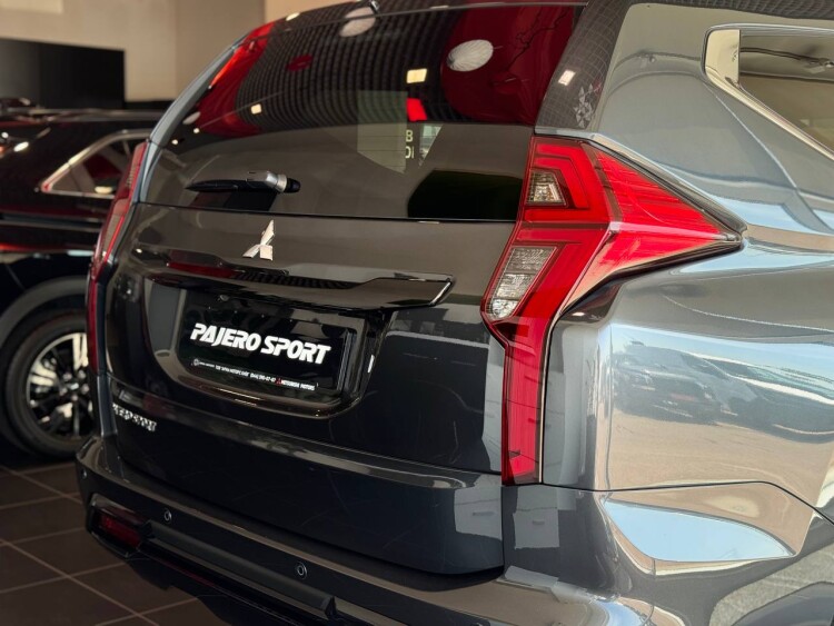 PAJERO SPORT ULTIMATE 3.0V6 8AT 4WD