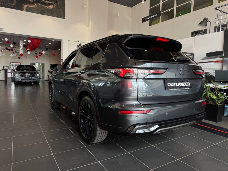 OUTLANDER ULTIMATE BLACK 2.5 CVT 4WD