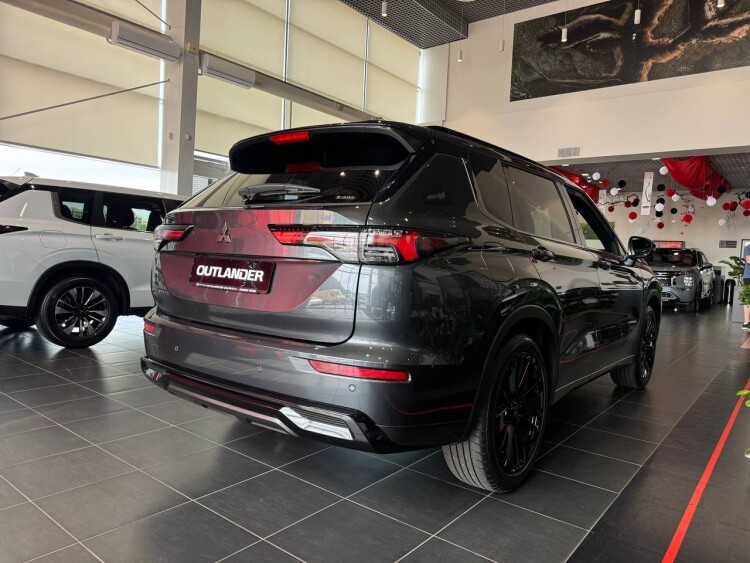 OUTLANDER ULTIMATE BLACK 2.5 CVT 4WD