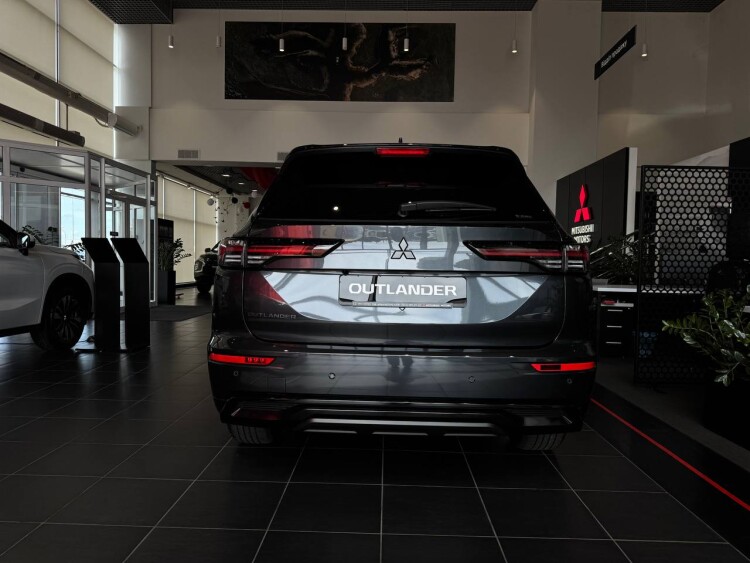 OUTLANDER ULTIMATE BLACK 2.5 CVT 4WD