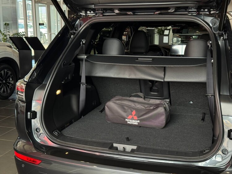 OUTLANDER ULTIMATE BLACK 2.5 CVT 4WD