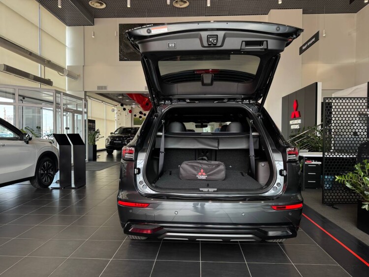 OUTLANDER ULTIMATE BLACK 2.5 CVT 4WD