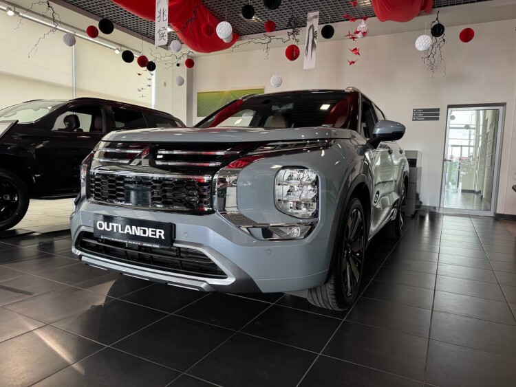OUTLANDER ULTIMATE PLUS 2.5 CVT 4WD
