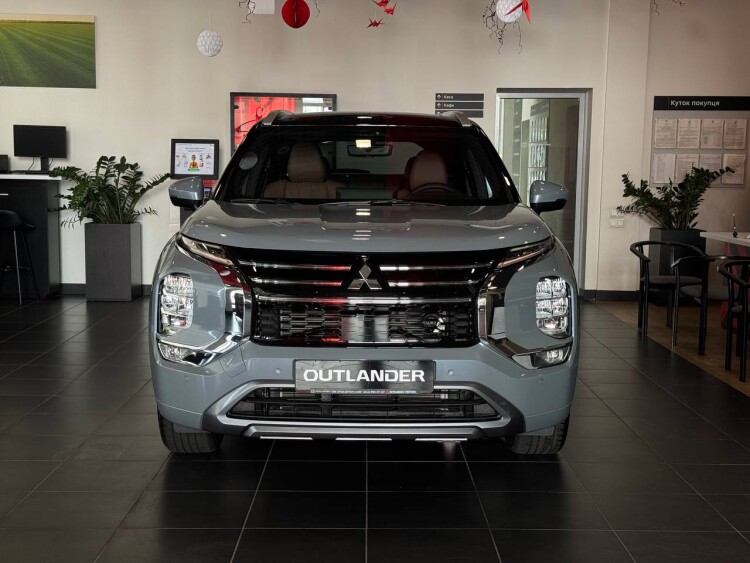 OUTLANDER ULTIMATE PLUS 2.5 CVT 4WD