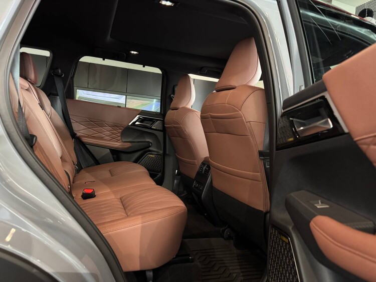 OUTLANDER ULTIMATE PLUS 2.5 CVT 4WD